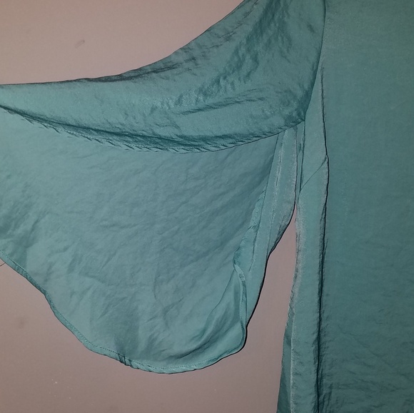 Beautiful Top - Picture 3 of 4